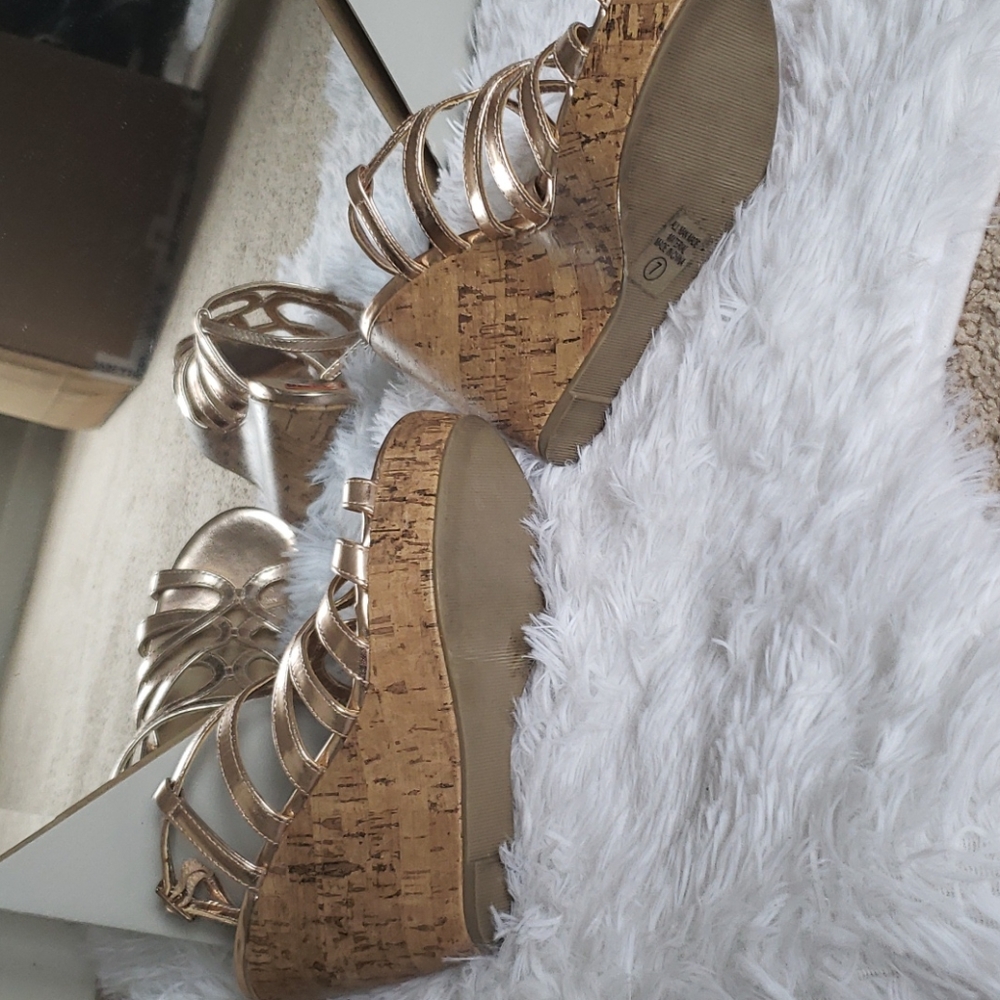 Rose Gold Platforms - Picture 3 of 4